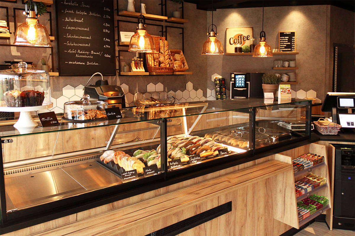Eine Bäcker Theke der Helia GmbH in einem Bistro
